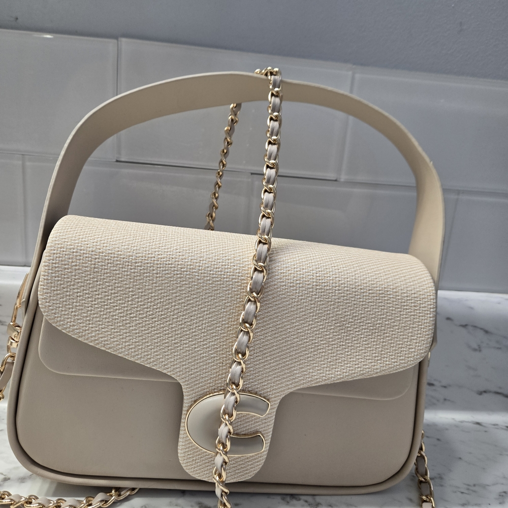 Elegant Cream Shoulder Bag with Gold Chain - Picture 4 of 6